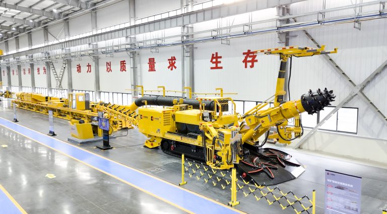 远程操控，无人作业！这套“矿山机甲”正改变井下施工