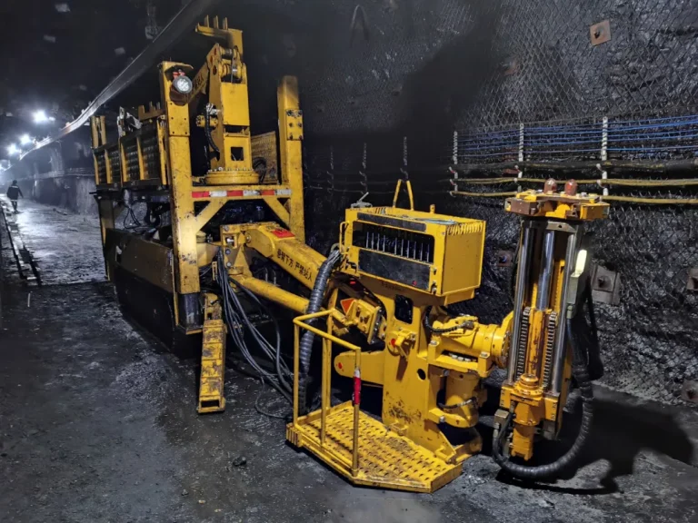 “四新”赋能！济宁能源阳城煤矿投用轨道梁辅助安装车